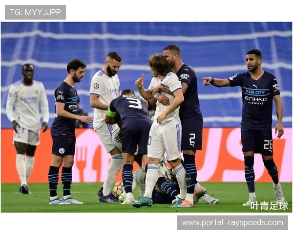 奥罗尔拜KO赫尔曼森，拳风擦耳致对手瞬间倒地